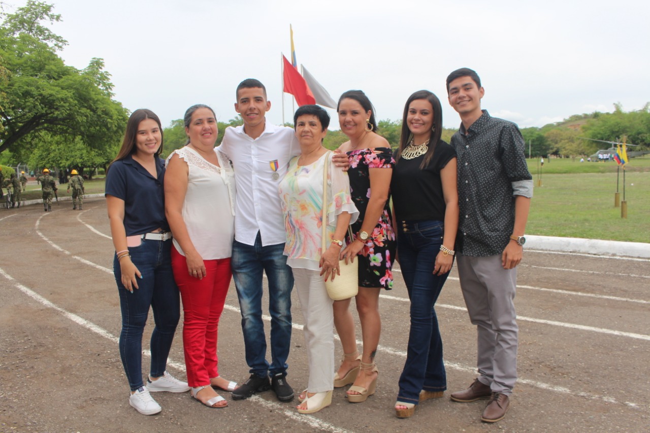 María Camila Fierro, Ofir Vásquez, Camilo Andrés Flor, Amparo España, Magda Vásquez, Andrea Ordoñez y Juan David Tabares.